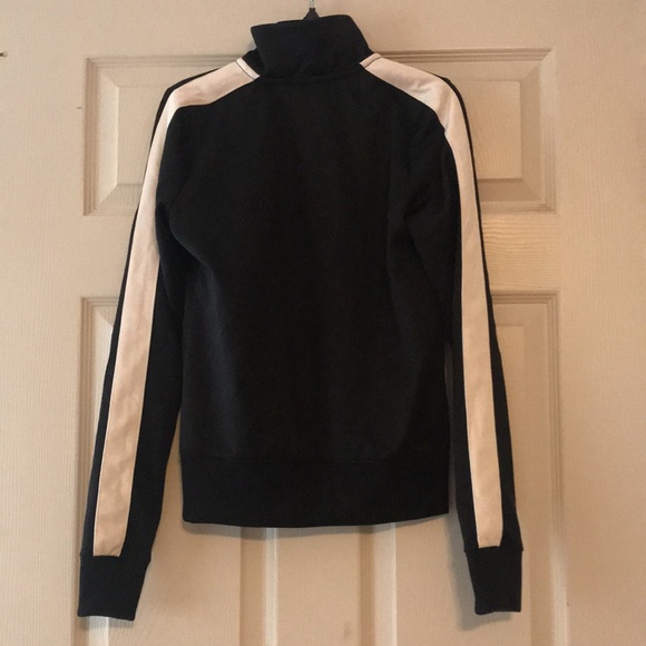 HOLLISTER BLACK AND WHITE STRIPES ZIP UP SIZESMALL - Picture 2 of 3